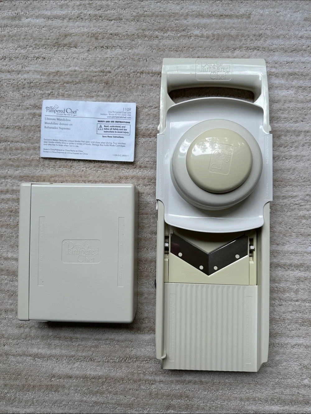 Pampered Chef Ultimate Mandoline #1109 Grater Slicer 4 Blades With Original Box
